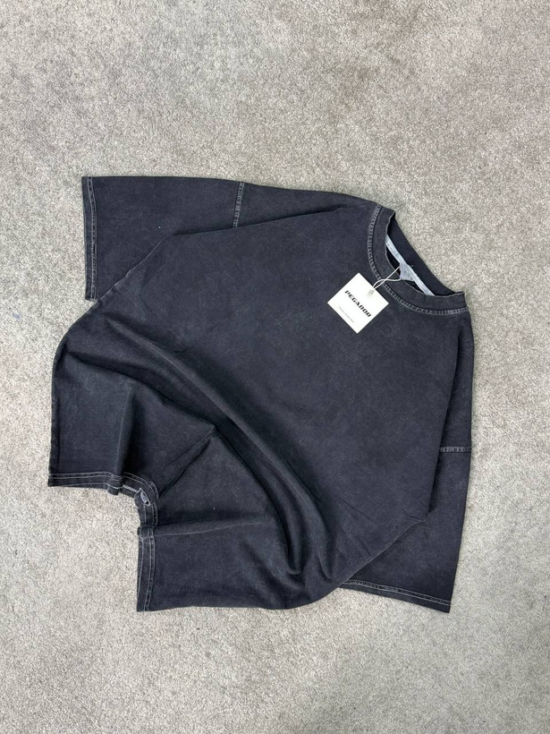 تیشرت سنگشور بیسیک ذغالی با طراحی مینیمال و استایل ترند